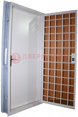 Белая стальная бронированная дверь с нитроэмалью ДБ-7 в Бронницах