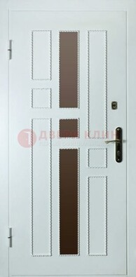 Белая стальная дверь с МДФ и декоративными вставками ДМ-62 в Бронницах