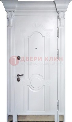 Белая металлическая дверь с массивом дуба для дома ДМД-59 в Бронницах