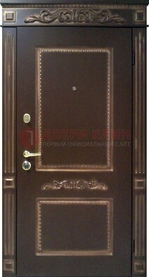 Входная дверь с массивом дуба в темном цвете ДМД-65 в Бронницах