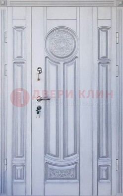 Белая двухстворчатая дверь с массивом дуба ДМД-72 в Бронницах