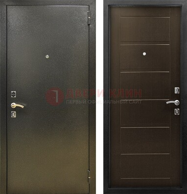 Темная металлическая дверь с порошковым напылением ДП-105 в Бронницах