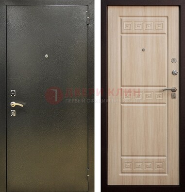 Железная темно-серая дверь с порошковым напылением и МДФ с резьбой ДП-276 в Бронницах