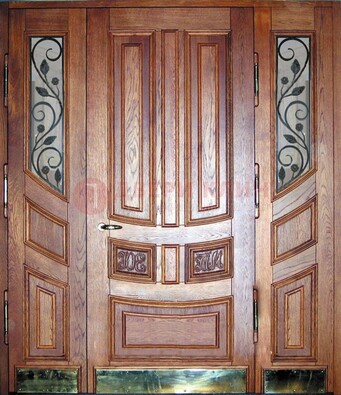 Парадная дверь со стеклом и ковкой ДПР-35 для загородного дома в Бронницах