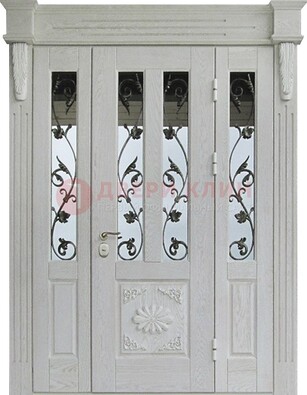 Входная парадная дверь со стеклом и ковкой в белом цвете ДПР-93 в Бронницах