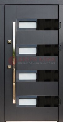 Черная стальная дверь МДФ хайтек со стеклом ДС-16 в Бронницах