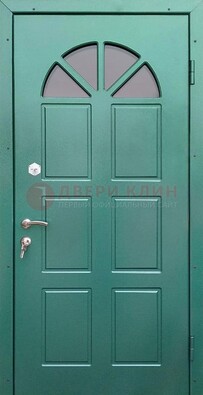 Зеленая стальная дверь со стеклом для дома ДС-28 в Бронницах