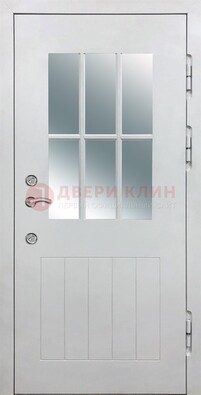 Белая уличная дверь со стеклом ДС-30 в Бронницах