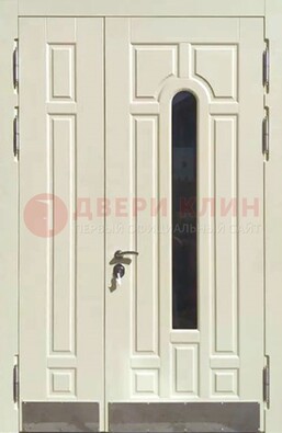 Белая двухстворчатая металлическая дверь со стеклом ДС-71 в Бронницах