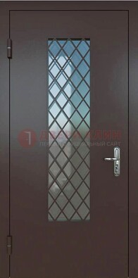 Темная металлическая дверь с решеткой и стеклом ДС-7 в Бронницах