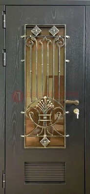 Одностворчатая железная дверь со стеклом и ковкой для дома ДСК-101 в Бронницах