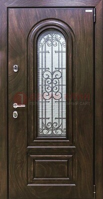 Темная филенчатая железная дверь со стеклом и ковкой ДСК-102 в Бронницах