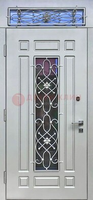Белая железная дверь со стеклом и ковкой с верхней фрамугой ДСК-112 в Бронницах
