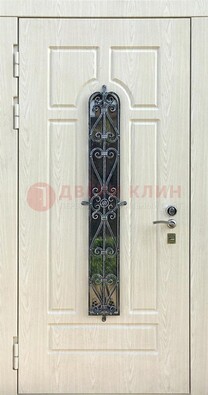 Светлая стальная дверь со стеклом и ковкой ДСК-118 в Бронницах