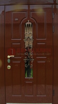 Красивая металлическая дверь со стеклом и ковкой ДСК-33 в Бронницах