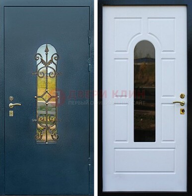 Входная дверь Дверь со стеклом и ковкой ДСК-71 для кирпичного дома в Бронницах