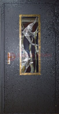 Металлическая дверь со стеклом и ковкой ДСК-82 для крыльца в Бронницах