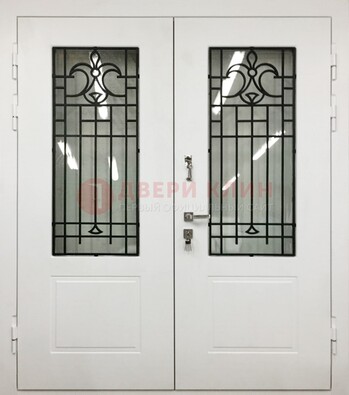 Белая двухстворчатая уличная дверь Винорит со стеклом ДСТ-4 в Бронницах