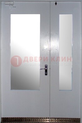 Белая  тамбурная дверь со стеклянными вставками ДТМ-18 в Бронницах