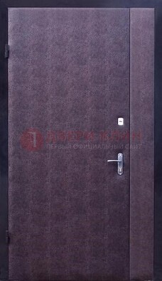 Бордовая металлическая тамбурная дверь ДТМ-3 в Бронницах
