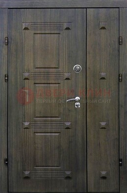 Железная двухстворчатая филенчатая дверь с виноритом ДВТ-143 в Бронницах