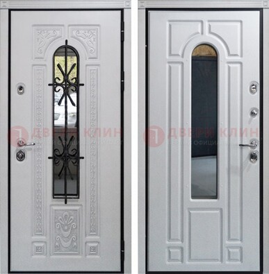 Белая стальная дверь с виноритом и ковкой снаружи ДВТ-197 в Бронницах