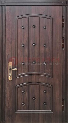 Коричневая уличная дверь с виноритом для дома ДВТ-235 в Бронницах