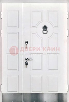 Белая входная дверь с виноритом ДВТ-246 в Бронницах
